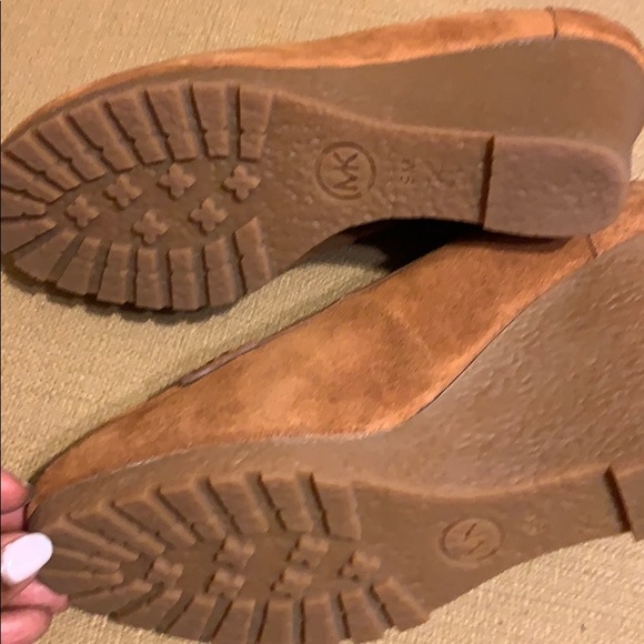 Never worn shoes - Picture 3 of 4